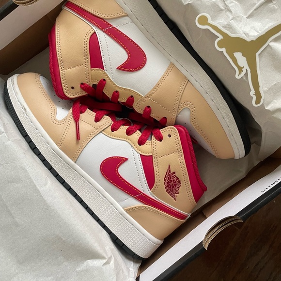 Nike Jordan 1 Mid Big Kid’s sz 5.5Y, W 6.5 - Picture 9 of 9